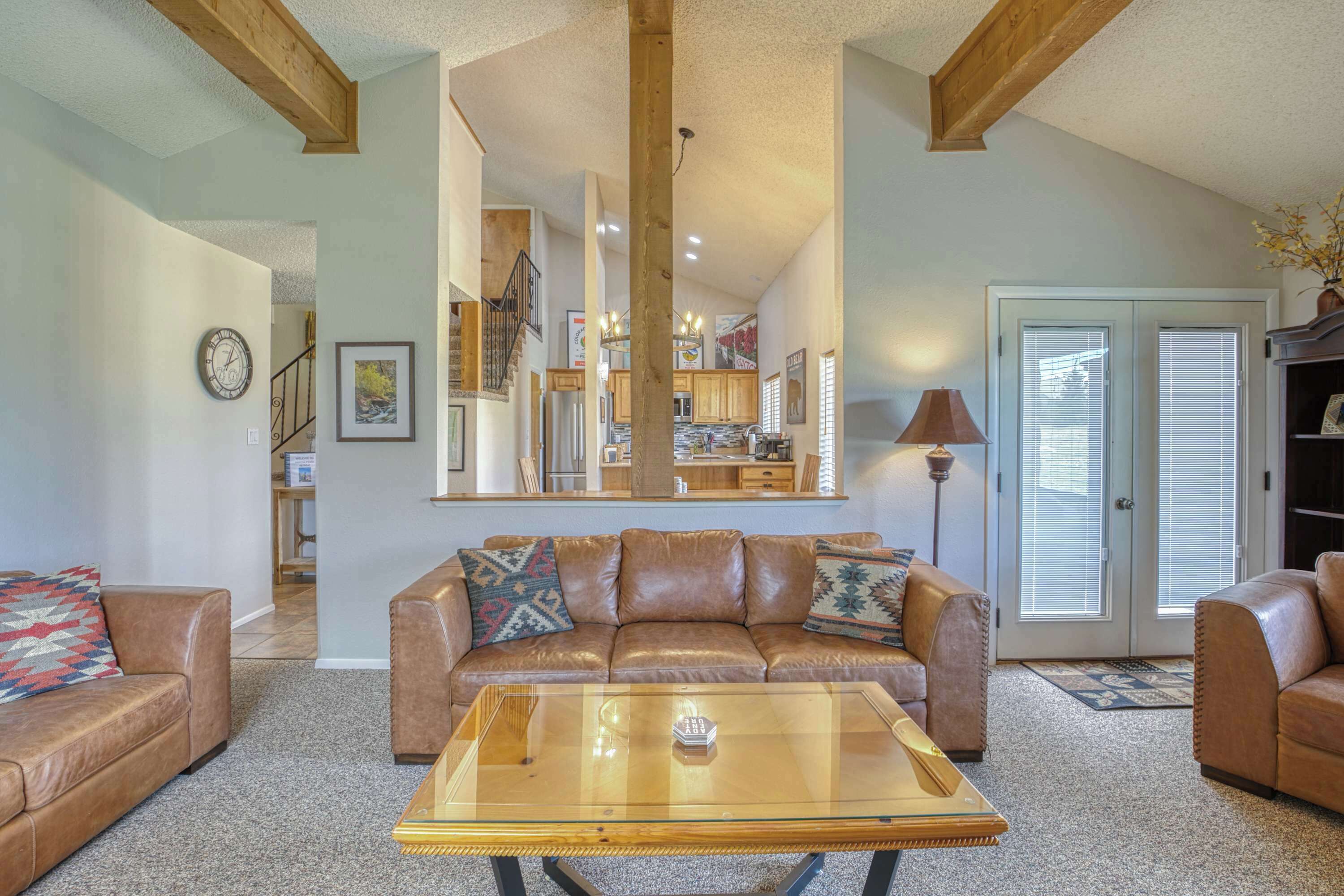 TV, fireplace, offices