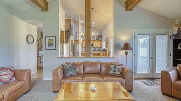 TV, fireplace, offices