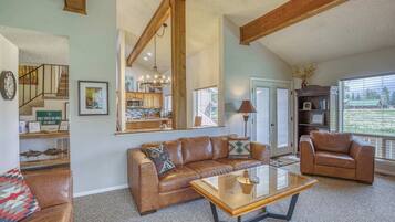 TV, fireplace, offices