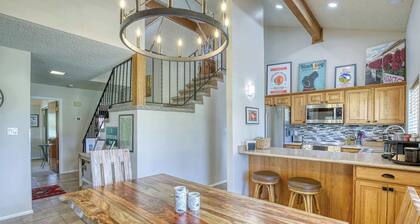 Roomy 2 bd/3ba Condo w/Loft in Fantastic Location!