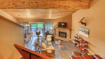 Télévision, cheminée