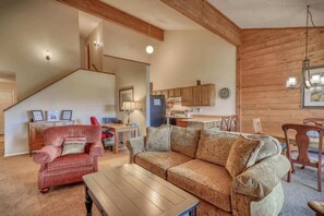 Fernseher, Kamin, DVD-Player, Arbeitsbereiche