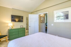3 bedrooms, iron/ironing board, WiFi, bed sheets - Hot Tub Relaxation on the Golf Course | One Level (Pagosa Springs)