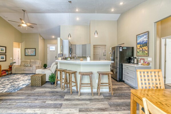 TV, offices - Hot Tub Relaxation on the Golf Course | One Level (Pagosa Springs)