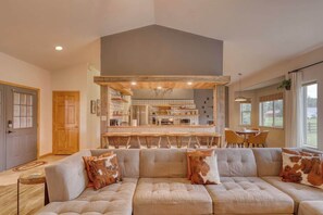 TV, fireplace, offices