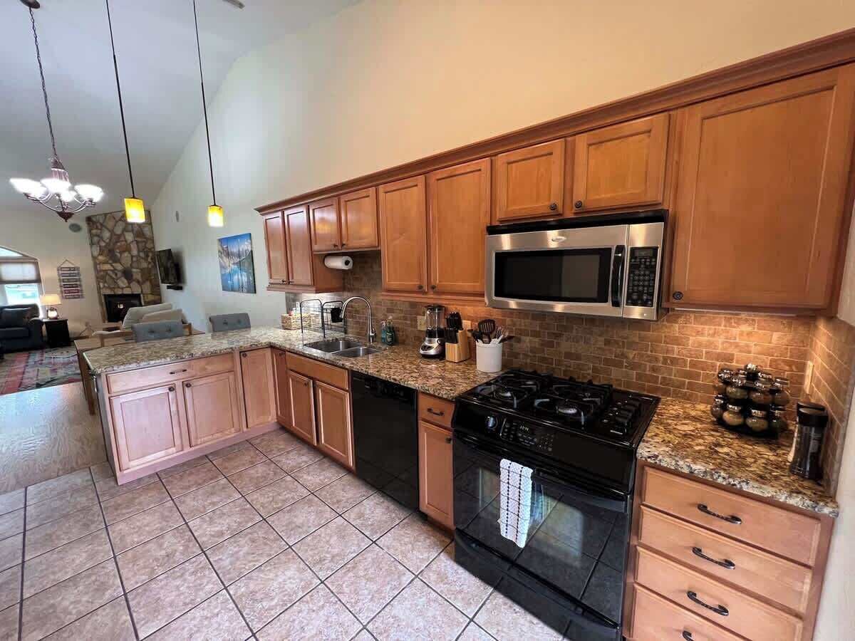 雪櫃、微波爐、焗爐、爐具