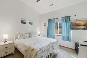 2 slaapkamers, een strijkplank/strijkijzer, wifi, beddengoed