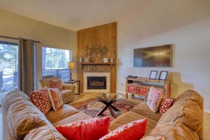 Télévision, cheminée