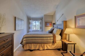 3 bedrooms, iron/ironing board, WiFi, bed sheets - Stay Warm by a Cozy Fire in Uptown Pagosa Springs! (Pagosa Springs)