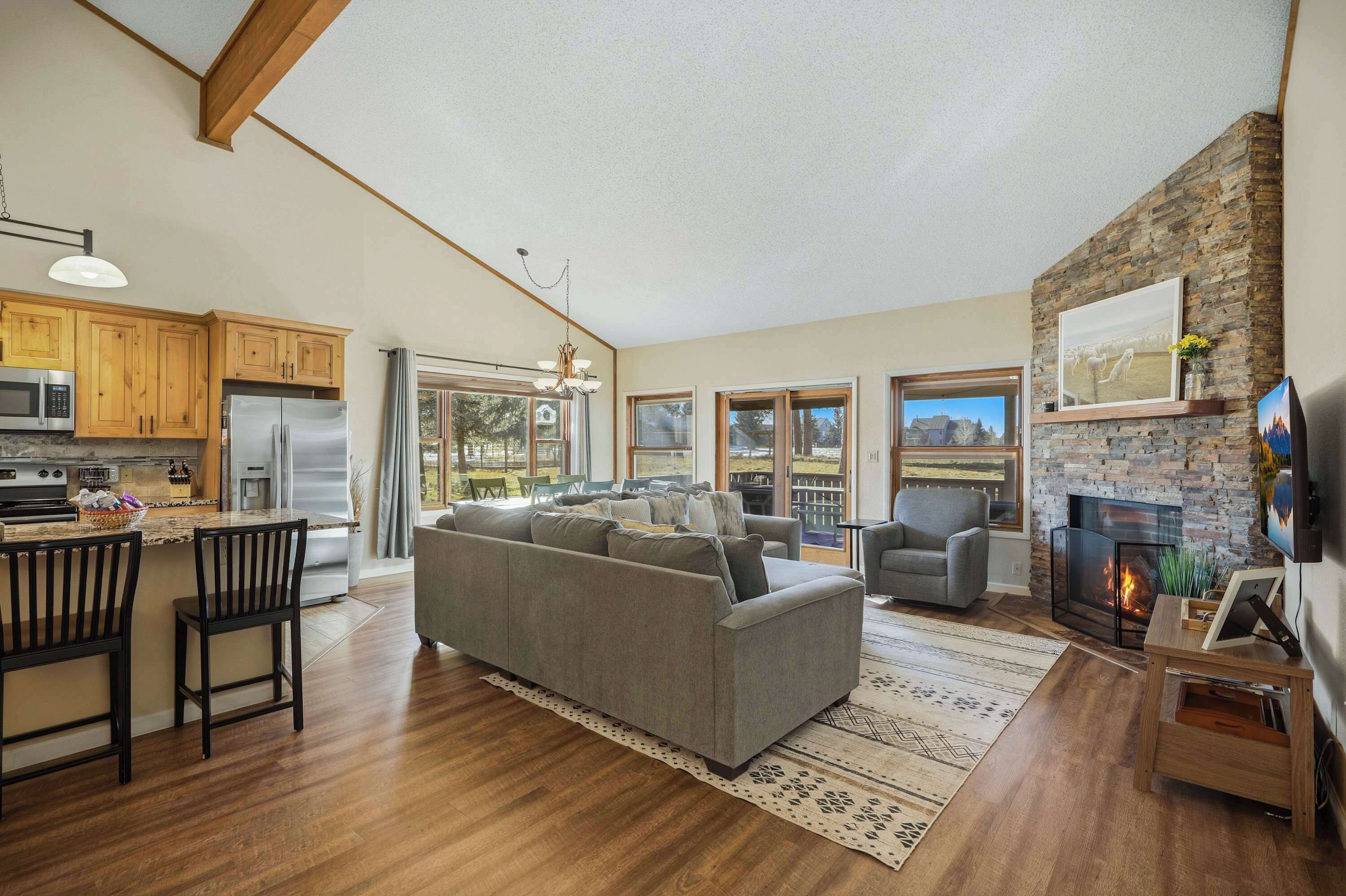 TV, fireplace, offices