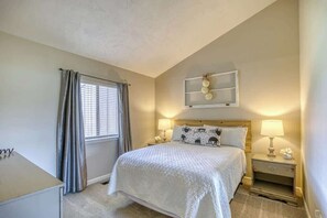 2 slaapkamers, een strijkplank/strijkijzer, wifi, beddengoed