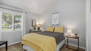 2 多间卧室、熨斗/熨衣板、WiFi、床单