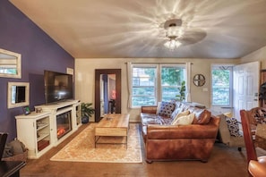 TV, fireplace, offices - 1 Block to Hot Springs | Mountain Views + Hot Tub (Pagosa Springs)