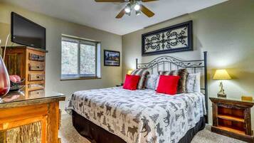 3 bedrooms, iron/ironing board, WiFi, bed sheets