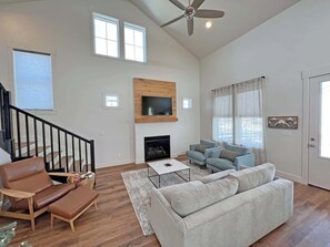 TV, fireplace