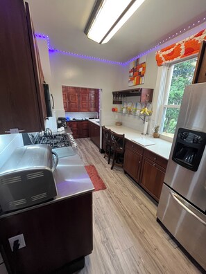 Micro-ondes, four, plaque de cuisson, lave-vaisselle