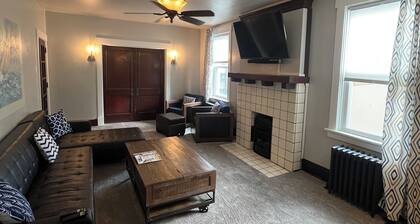 3-bedroom Modern Updated Apartment in Pittsburgh, Brownsville Rd, Rt51