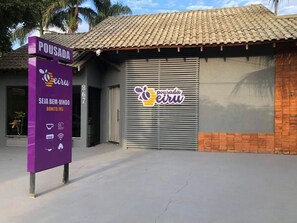 Front of property - Pousada Eiru (Pelotas)