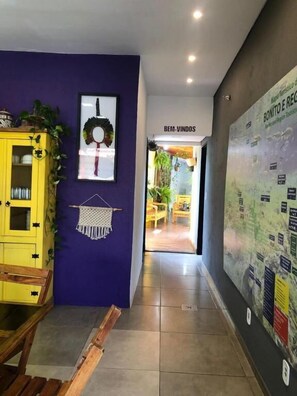 Desayuno con opciones de la cocina local incluido todos los días 