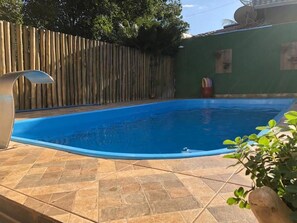 Outdoor pool - Pousada Eiru (Pelotas)