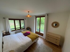 5 Schlafzimmer, Bügeleisen/Bügelbrett, WLAN