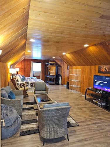 Cabin Style Private Studio 