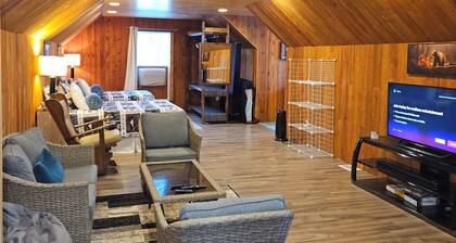 Cabin Style Private Studio