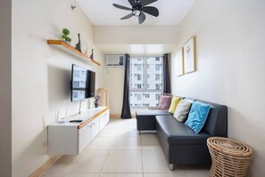 Apartment, 2 Schlafzimmer, barrierefrei, Balkon | Wohnzimmer