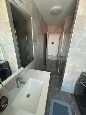 Shower, hair dryer, towels