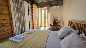 Design-Villa, eigener Pool, Talblick