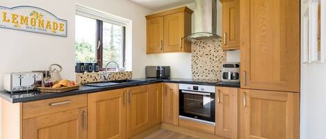 Réfrigérateur, micro-ondes, four, grille-pain