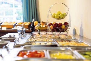 Free daily buffet breakfast