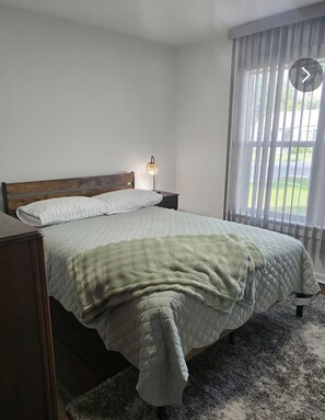 2 chambres, fer et planche à repasser, Wi-Fi, draps fournis