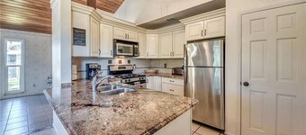 Tiki Hut Paradise 4-bedroom Bokeelia House in the Sky w/ Golfcart on Island Time