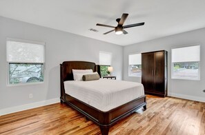 4 bedrooms, desk, iron/ironing board, free WiFi
