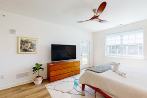 3 bedrooms, iron/ironing board, internet, bed sheets