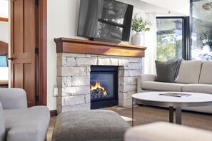TV, fireplace, ping pong