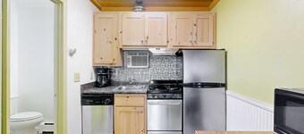 Bright and airy condo with beachfront access and walkable entertainment nearby