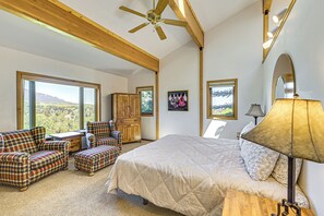 3 bedrooms, travel cot, Internet, bed sheets - 1 Mi to Dtwn Red Lodge: Mtn-View Cabin Getaway (Red Lodge)