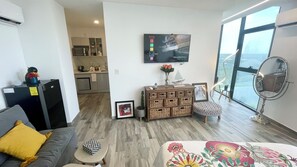 Smart-TV, Tischfu�ßball, Tischtennisplatte