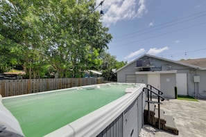 Bain à remous extérieur