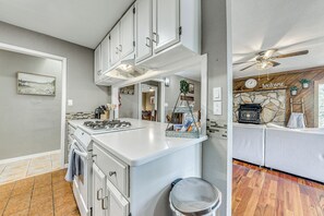 Fridge, microwave, stovetop, dishwasher