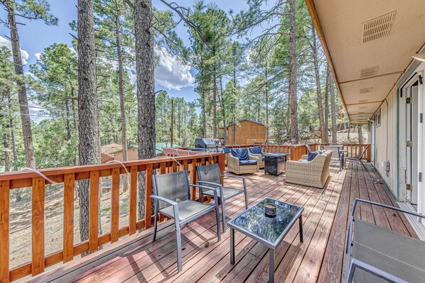 Terrace/patio - 1 Block to Hiking: Ruidoso Home w/ Game Room (Ruidoso)