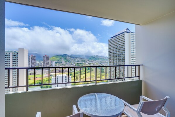 Property grounds - Walk to Waikiki Beach: Deluxe Studio + Pool Access (Honolulu)