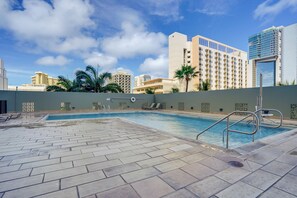 Pool - Walk to Waikiki Beach: Deluxe Studio + Pool Access (Honolulu)