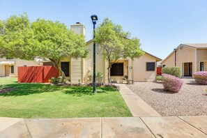 A residential area with a house, a red fence, and a well-maintained lawn. - Mesa Haven w/ Patio, Heated Pool & Hot Tub Access (Mesa)