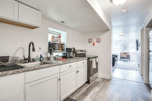 Cookware/dishes/utensils - Dog-Friendly Apt w/ Yard: 10 Mi to Downtown (Chicago)
