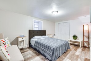 2 bedrooms, iron/ironing board, Internet - Dog-Friendly Apt w/ Yard: 10 Mi to Downtown (Chicago)