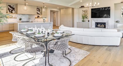 Near Golf - Gem w/ Funished Patio in Chandler!