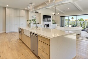 Interior - Near Golf - Gem w/ Funished Patio in Chandler! (Chandler)